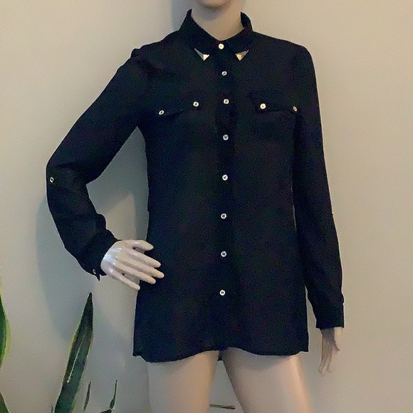 byguess Tops - byguess t-shirt🖤